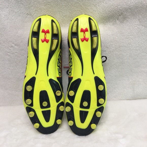 Under Armour Yellow CLUTCHFIT FORCE soccer cleats - Picture 4 of 9